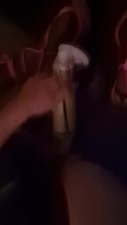 Crossdresser se voli igrati noću x