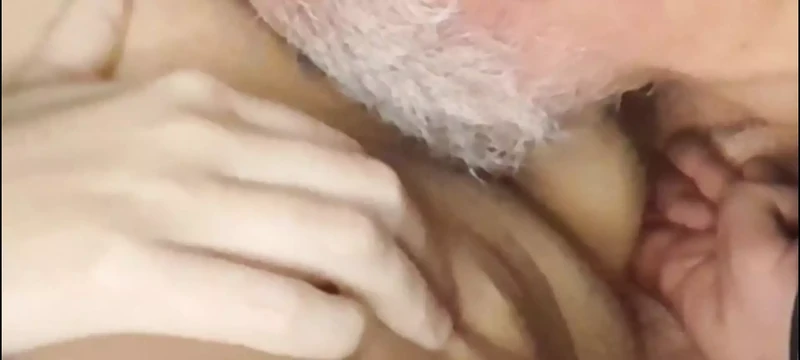 Licking juicy cocha and ends up in her tail