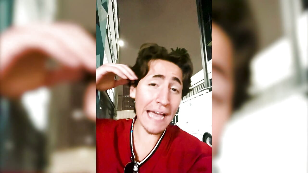 tiktok Star kane Trujillo apne napharat karne vaalon ko sanbodhit karti hai aur apne selibriti krash ka khulaasa karti hai!