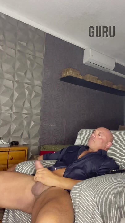 استمناء منفردا في المنزل، أحب هذا القميص