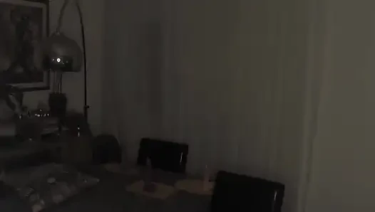 Cewek sange ini muasin memeknya pakai dildo favoritnya!