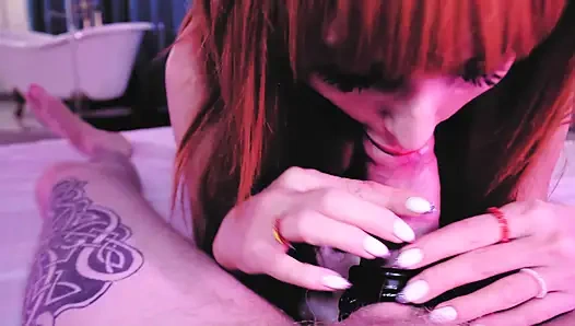 Eva latex si tante seksi lagi asik nyepong kontol besar fetish kontol besar