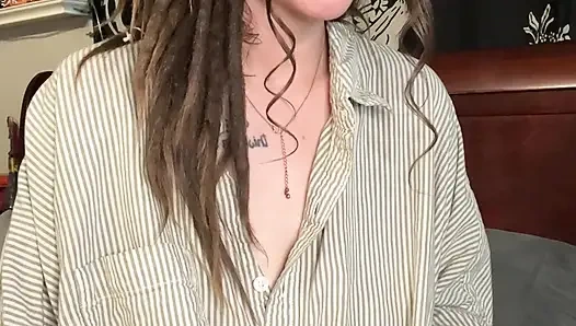 Ibu menemukan fetish merokokmu dan membuat fantasimu menjadi kenyataan