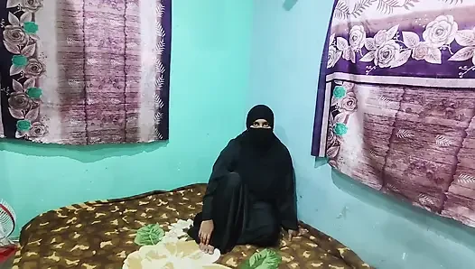 Müslüman kız tesettürlü bebek ilk kez seks hakkında konuşuyor