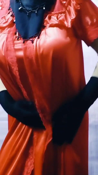 Beautiful Indian woman in nightie masturbating and talking | Clip 2
