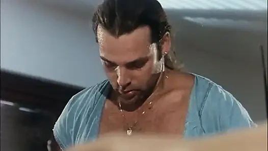 Klasik kıllı amcık sikişiyor... ağzına boşalma