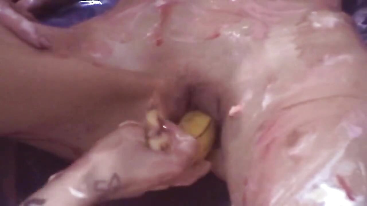 Islak mutfak hatunları her yere krem şanti ve sos damlatıyor