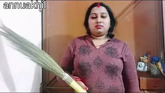 Une soubrette indienne desi se fait séduire quand sa femme n’est pas à la maison - vidéo de sexe desi indienne
