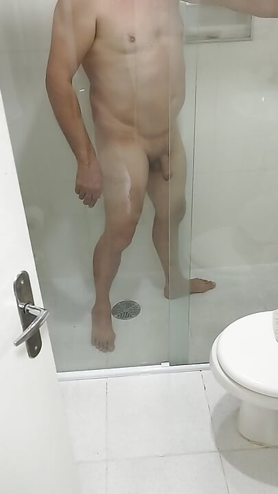 WALTER GUESS IN THE BATH SESUALIZANDO