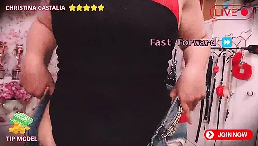 Tombul iri güzel kadın kamera kızı canlı yayın sırasında eğlenirken büyük götünü twerk yapıyor!!