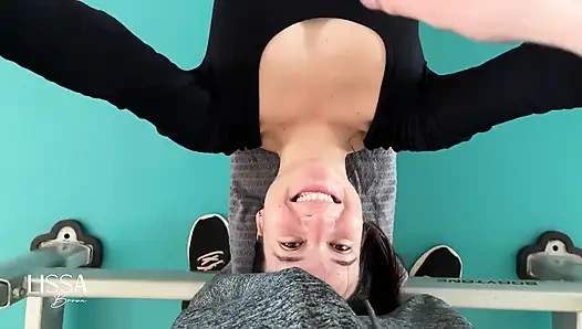 Spor salonunda yüzüne boşalma