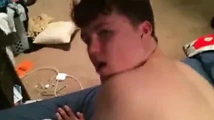 Twink 19 tahun & ayah dari Grindr, tanpa kondom