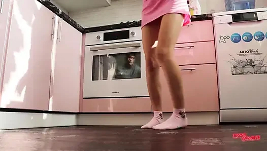 A Neighbor Fucked a Married Chick Right in the Kitchen