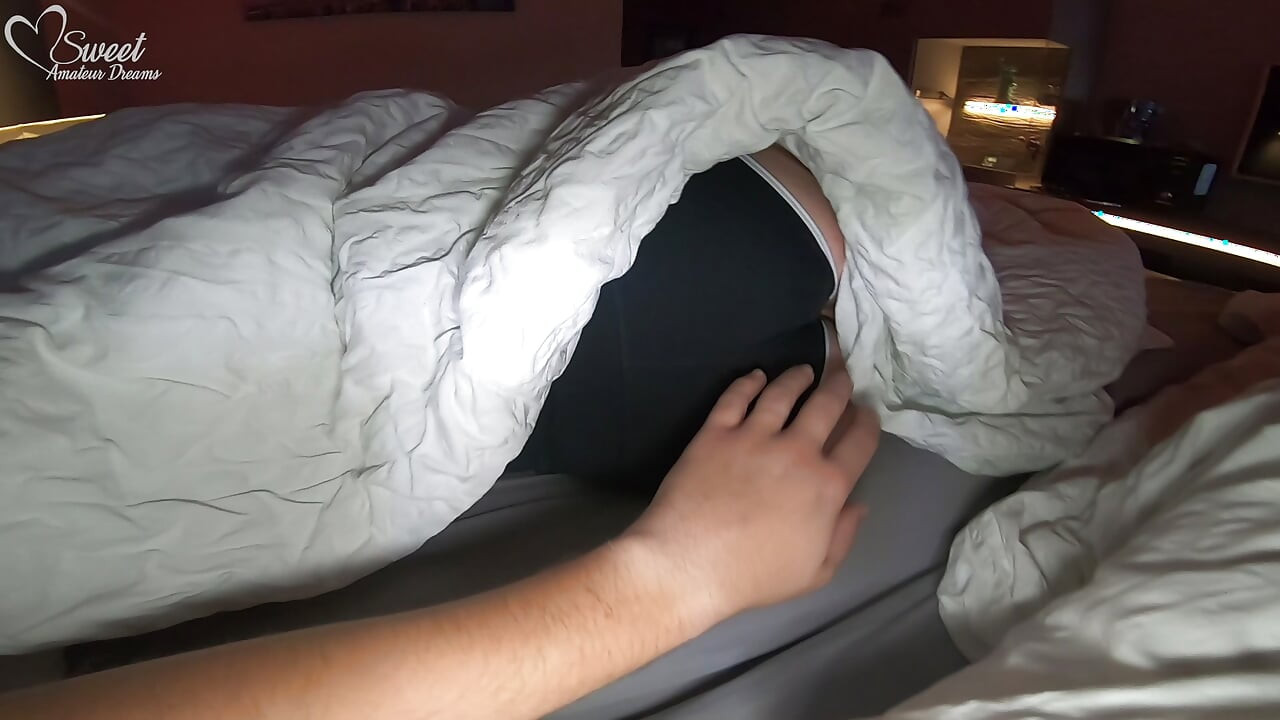 Đánh thức mẹ kế vào buổi sáng bằng cách làm tình với âm hộ đầy tinh của cô ấy - pov cu to