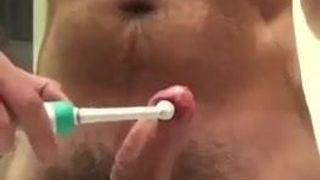 Masturbacja szczoteczki akumulatorowej