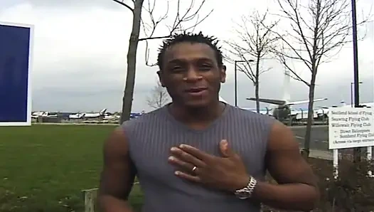 Büyük Omar'ın İngiliz maceraları: delik yok (2001)