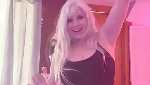 "uslu kız" için film günü bts