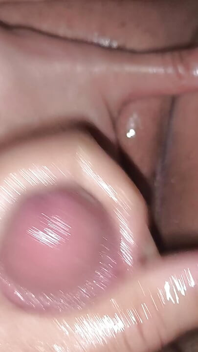 Suami ngocok kontol suaminya pakai jari sampai muncrat - pov