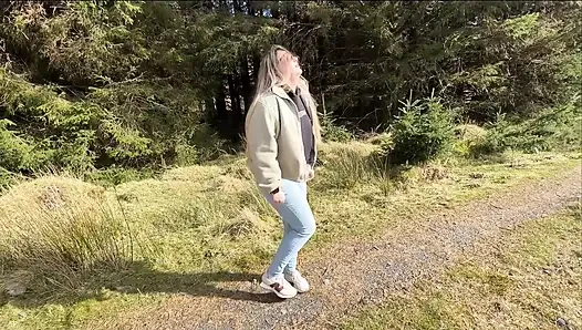 Notfall Beim Gehen Auf Dem Öffentlichen Trail, Aber Musste Meine Jeans Nass Machen