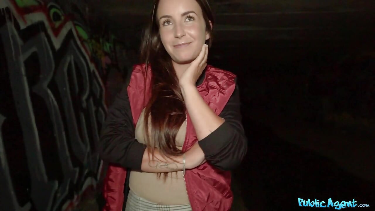 Public Agent - Lenna Ross Gets Pa'id to Take a Hot Facial