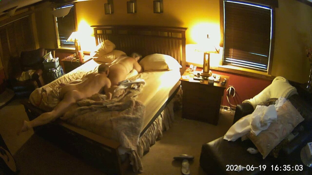 Stranger Cleans BBW Wife's Pussy and Ass after Creampie