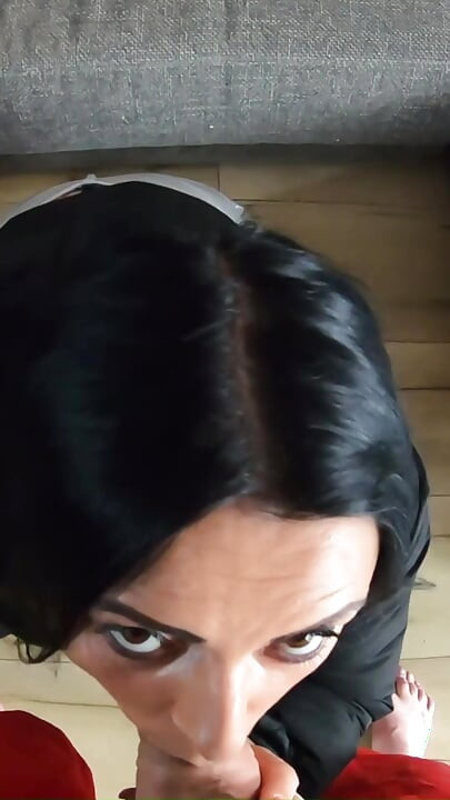 Milfycalla velmi lesklé legíny a spousta mrdky na nové nafouklé podržené kazajce