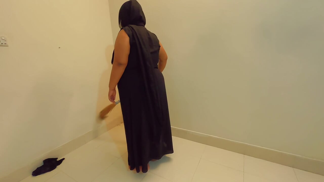 I Fuck My Arab Hot Maid in Saudi Arab!