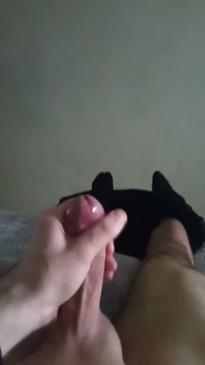 Masturbating in bed and CUMMING HARD