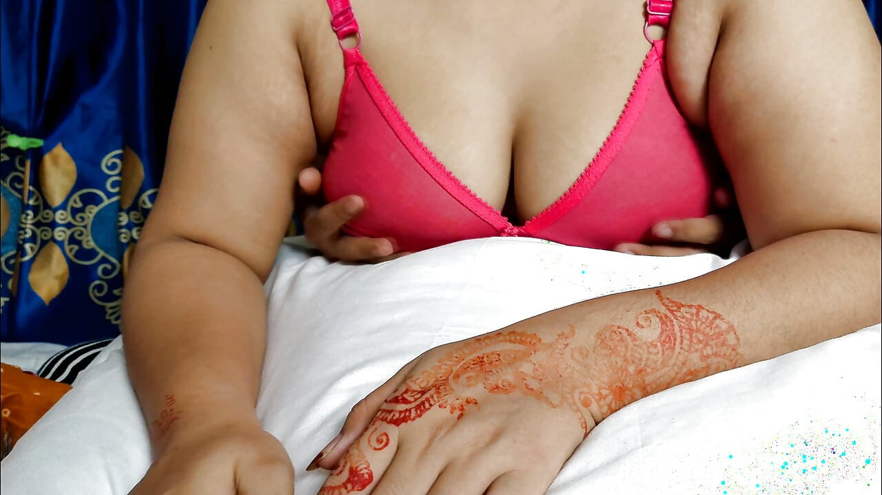 แม่เลี้ยง Nusrat ทําให้ตัวเองพอใจและโทรหาลูกเลี้ยงเพื่อเย็ด Desi Xxx แสนหวาน