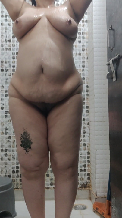Big boobs and big ass step mom bath. | Clip 1