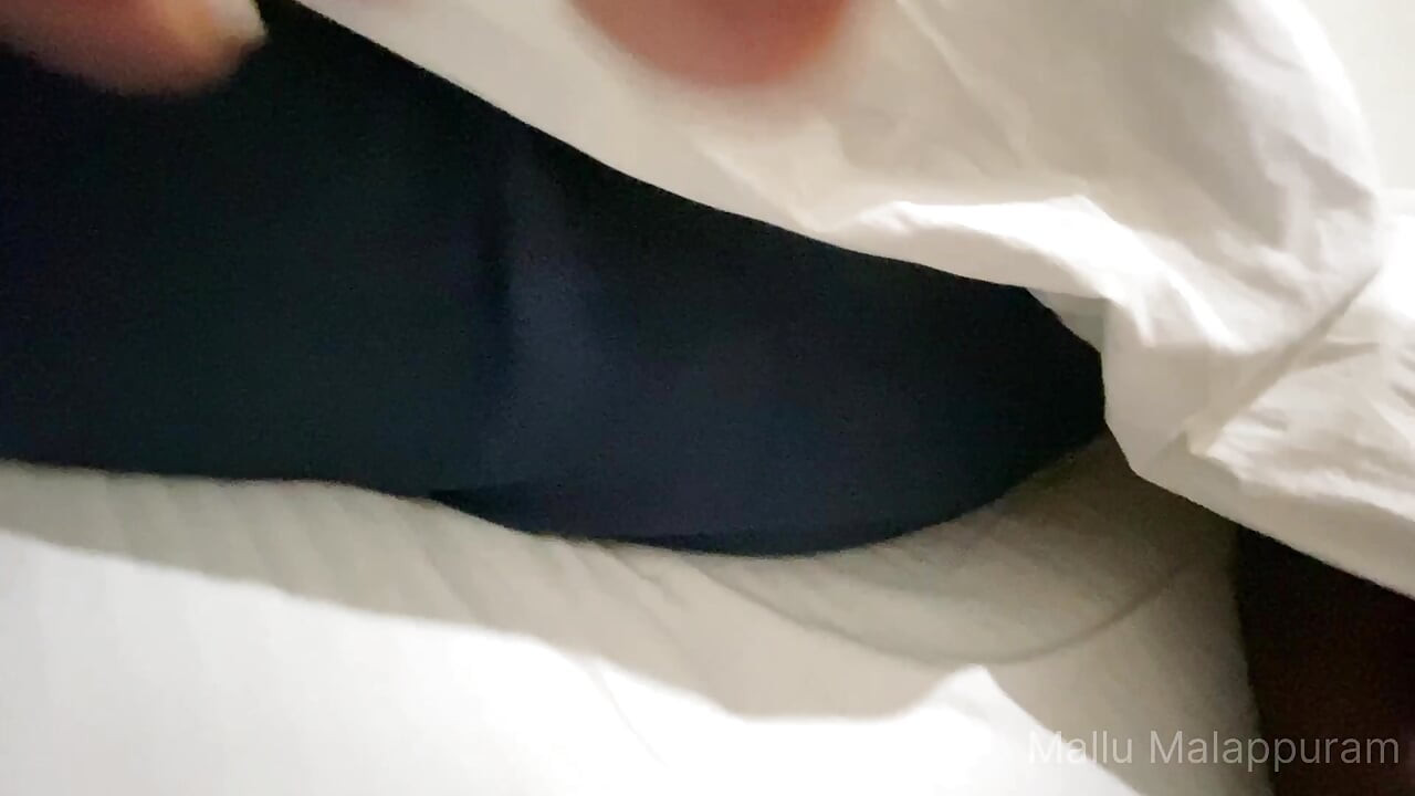 喀拉拉邦情侣睡前玩特写视图