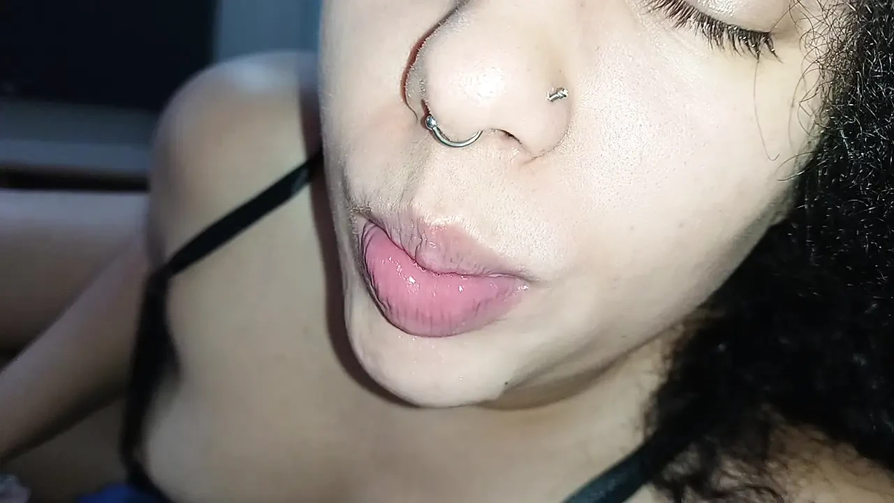 CREAMPIE NA BOQUINHA  SEDENTA DESSA VADIA SUGADORA DE PAU