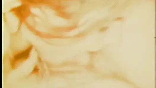 Lezbiyenler üçlü amcık yalıyor nostaljik amcık sikişi