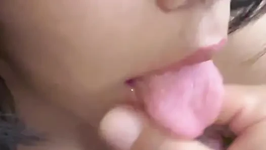 Güzel Meksikalı kadın bana mükemmel oral seks yapıyor