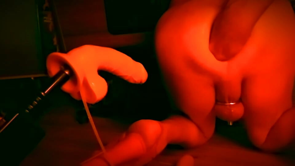 Zora Dual CD in heels using fuck machine