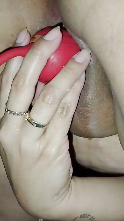 Ang baby ko na nag-squirting, basang-basa at malakas na umuungol