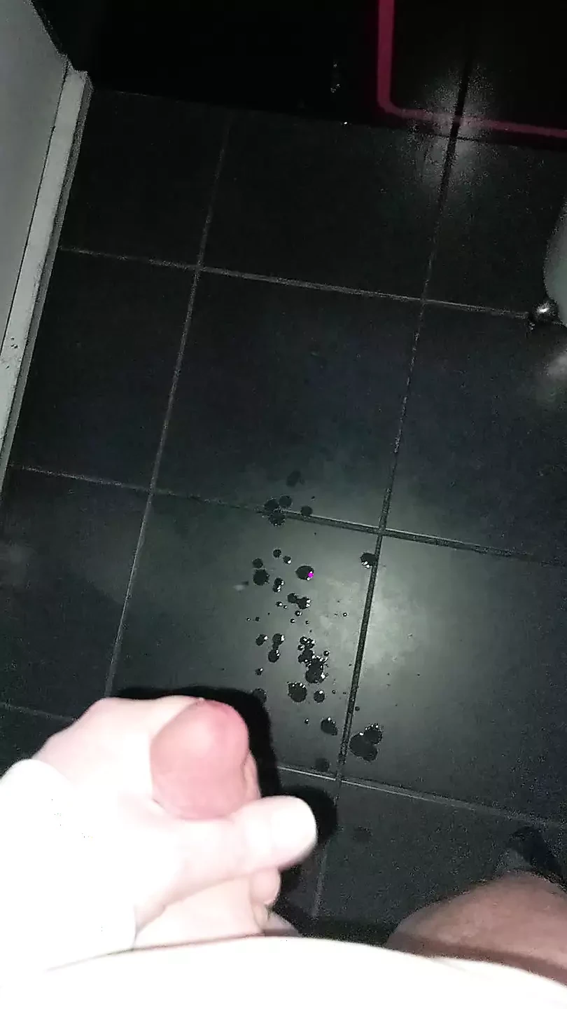 Porno sinemasında mastürbasyon ve boşalma