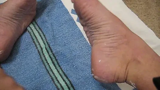 Pounding my Big Dick With Two Hands Showing my Pretty Feet