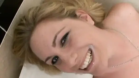 A crazy fuck in the bathroom for a nasty blonde