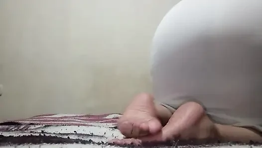 Beyaz elbiseli zengin ıslak vajina