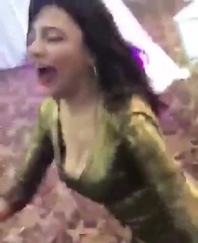 Egyptian girl in wedding get mad