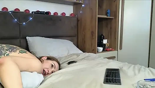 Orta yaşlı seksi kadın adelaide şaplak atılıp sert sikilmeyi seviyor