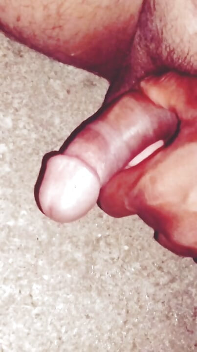 샤워하는 동안 자위하는 나는 매우 섹시한 트랜스젠더입니다.