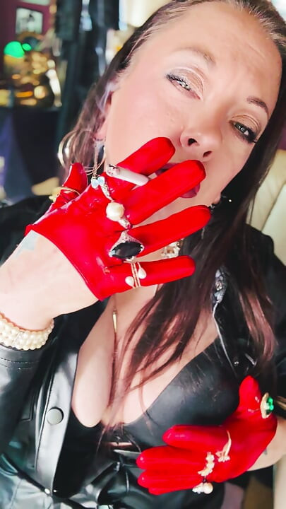 British Smoker Tina Snua Smokes A Cigarette In Short Leather Gloves & Rings - Smoking Drifting OMI OME Gloved