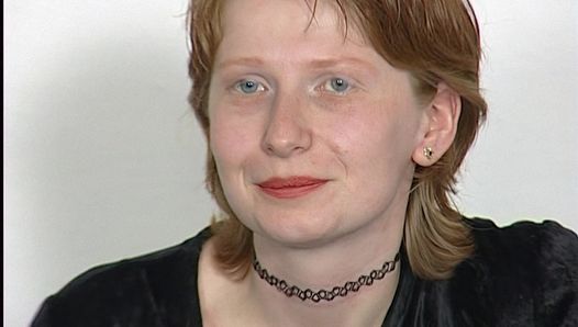 Schattige roodharige tiener krijgt veel sperma op haar gezicht - jaren 90 retro neukpartij