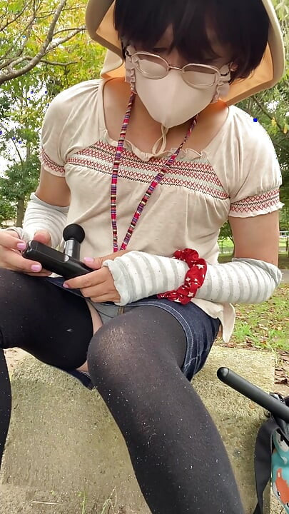 No310 Outdoor Masturbation in the Park