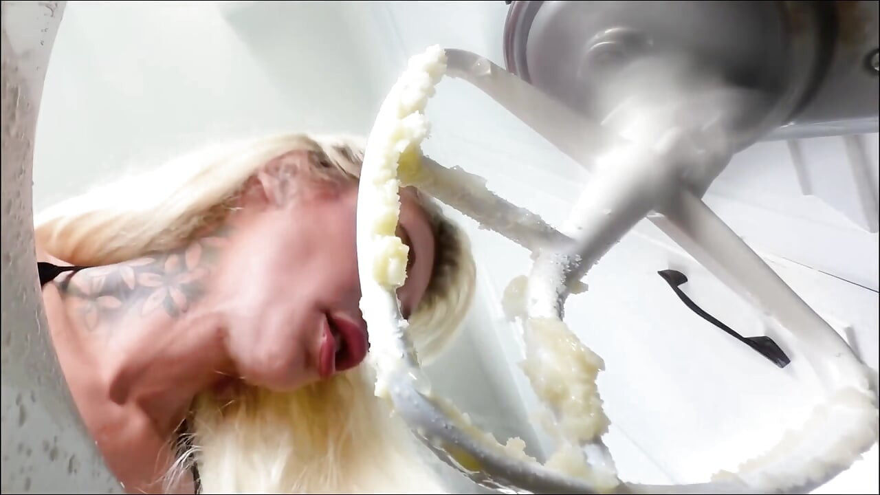 Trans Giantess Gourmet 2 - Poundcake - Solo Anal and a Huge Cumshot