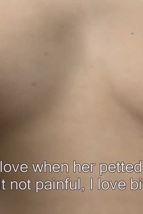 हॉट लड़की डिल्डो द्वारा चुदाई करती है फिर राक्षसी लंड के रूप में झुकती है और अपनी चूत को गहराई तक सहलाती है