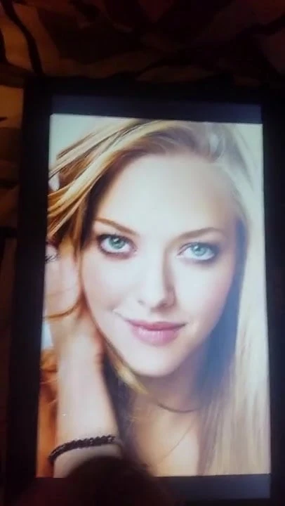 Amanda seyfreid sperma hyllning ansikts spermasprut