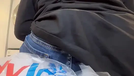 Masukin es ke dalam memekku untuk pertama kalinya!